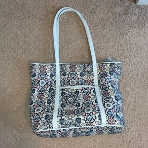 Vera Bradley tote bag with leather straps